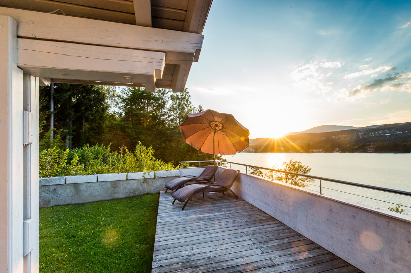 Villa mit Terrasse und Seeblick am Wörthersee